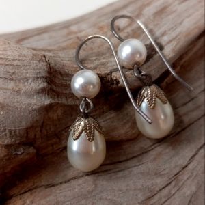 Vintage Faux pear drop earrings. Looks like Girl with the Pearl Earring